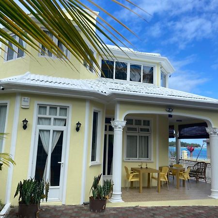 Villa Bella Charming Beachfront Guesthouse Blue Bay Εξωτερικό φωτογραφία
