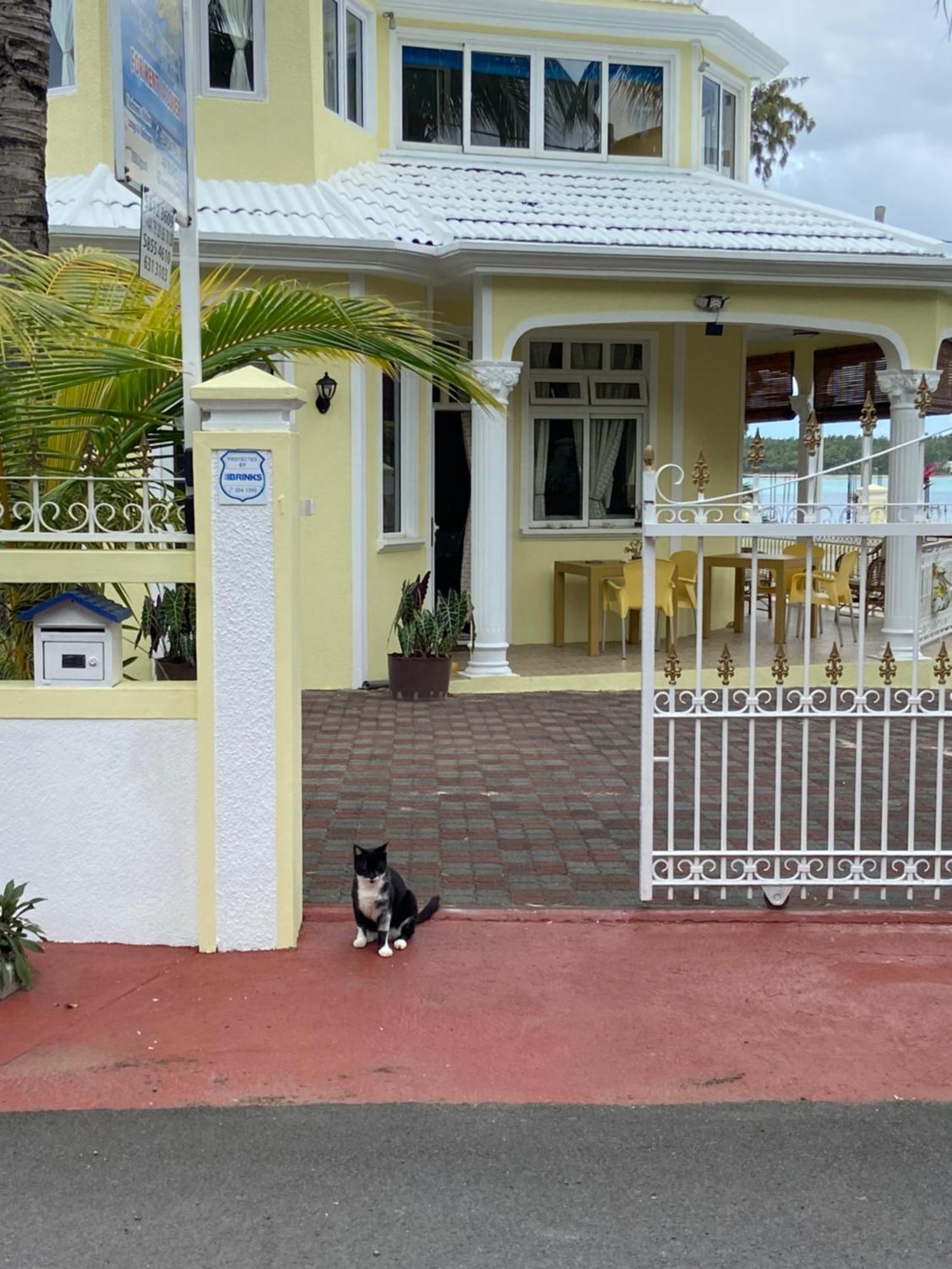 Villa Bella Charming Beachfront Guesthouse Blue Bay Εξωτερικό φωτογραφία