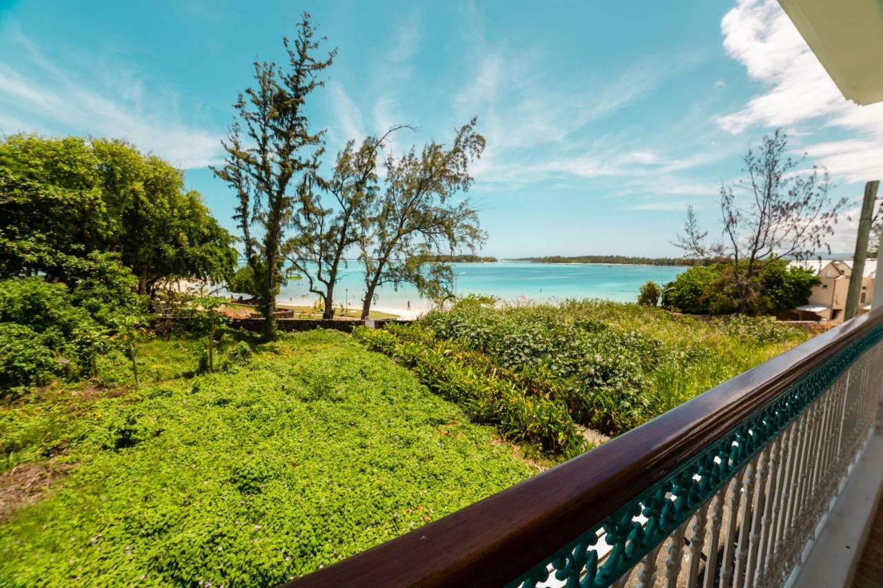 Villa Bella Charming Beachfront Guesthouse Blue Bay Εξωτερικό φωτογραφία